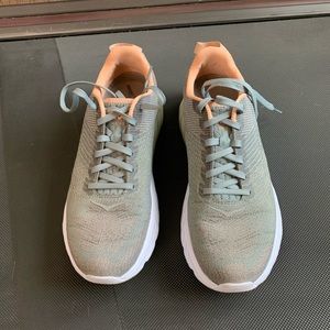 Hoka One One Mach 3, size 9, Like new!